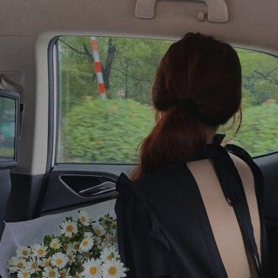 老艺术家孙女又出大瓜：恋爱脑怒怼网友，家长出面回应，连续多日
